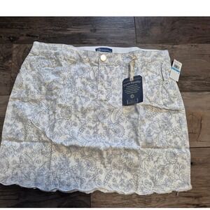 Democracy Curve Equality Floral Skirt Women's 20W White Gray NWOT‎
